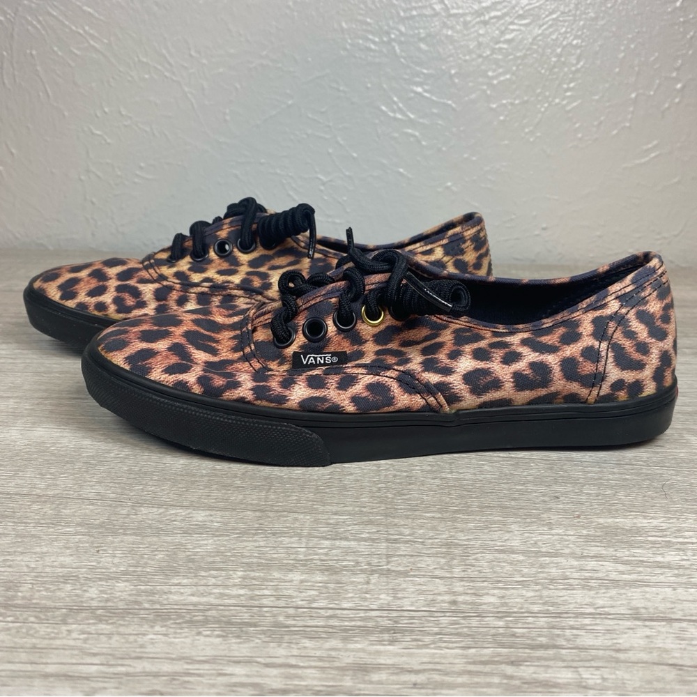 Vans Off the Wall Leopard Print Sneakers Men’s 4, Women’s 5.5